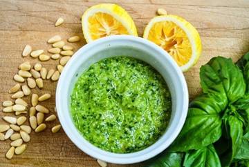 120131085305-131128184226-p-O-sous-pesto-iz-bazilika.jpg