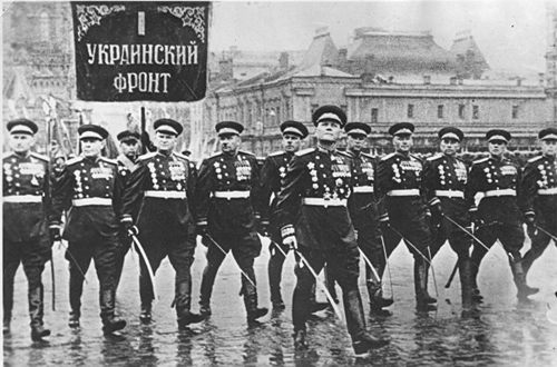 http://100.histrf.ru/upload/medialibrary/c9d/%D0%98.%D0%A1.%20%D0%9A%D0%BE%D0%BD%D0%B5%D0%B2%20%D0%BD%D0%B0%20%D0%BF%D0%B0%D1%80%D0%B0%D0%B4%D0%B5%20%D0%9F%D0%BE%D0%B1%D0%B5%D0%B4%D1%8B.jpg