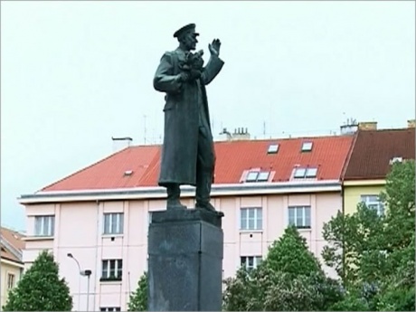 http://100.histrf.ru/upload/medialibrary/b7d/%D0%9F%D0%B0%D0%BC%D1%8F%D1%82%D0%BD%D0%B8%D0%BA%20%D0%B2%20%D0%9F%D1%80%D0%B0%D0%B3%D0%B5.jpg