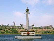 Плавучий памятник погибшим речникам.