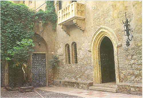���������� ������ ���� ���������. ������ - Courtyard of Juliet's House. Verona