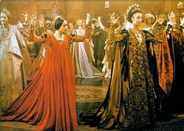 Zeffirelli's film. Feast at the Capulet House, Juliet (Olivia Hussey) is dancing next to Rosaline - ��� � ��������� � ������ �����������. ��������� ������� ����� � ���������