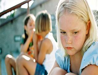 http://outfund.ru/wp-content/uploads/2013/10/bullied-girl.jpg