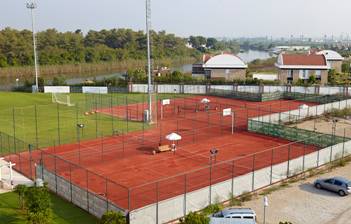 http://www.titanic.com.tr/d/titanicdeluxebelek/media/New_gallery/sport/itanic_Deluxe_Belek_Tennis.jpg