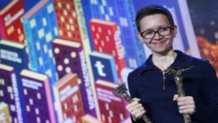 http://mynewsonline24.ru/uploads/posts/2015-12/1449775218_stal-izvesten-laureat-premii.jpg
