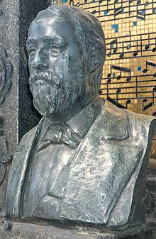 http://upload.wikimedia.org/wikipedia/commons/thumb/1/1b/Borodin-Bust.jpg/220px-Borodin-Bust.jpg