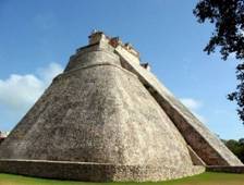 C:\Users\Natali\Desktop\������\�������\Uxmal_Pyramid_of_the_Magician.jpg