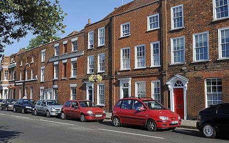 http://i.telegraph.co.uk/multimedia/archive/01702/parkedCars_1702520c.jpg
