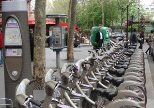 http://www.madameriri.com/wp-content/uploads/2013/02/velib-paris.jpg