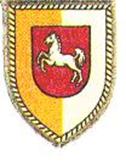 конь