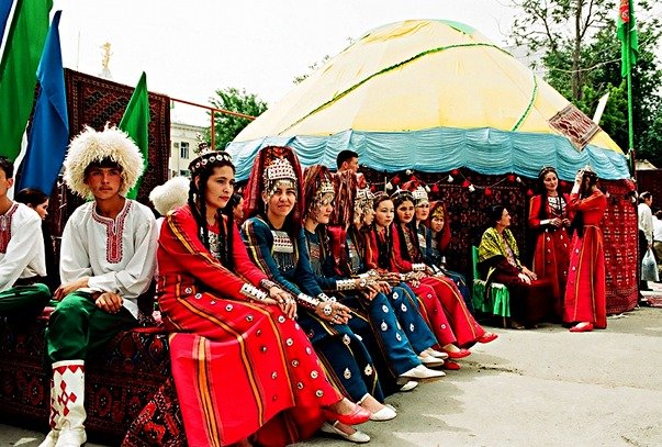 http://iw2.iwpr.net/sites/default/files/imagecache/large/images/2012_Story_Images/turkment-folk-dancers.jpg
