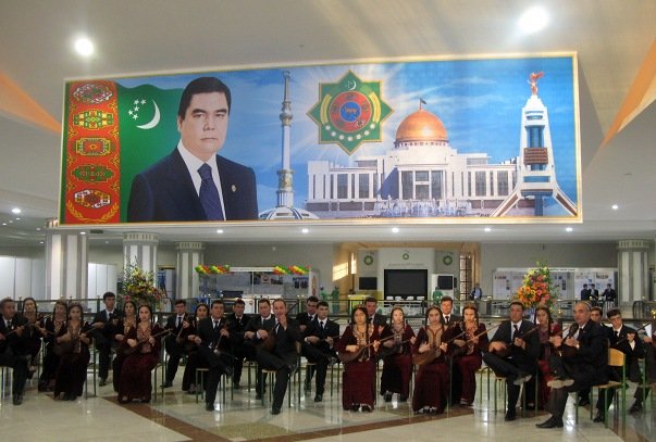 http://iw2.iwpr.net/sites/default/files/imagecache/large/images/2012_Story_Images/turkmen-orchestra.jpg