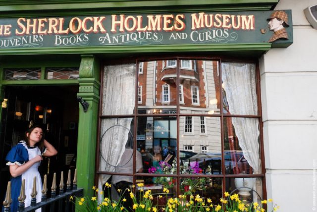 http://relaxic.net/wp-content/uploads/2011/04/sherlock-holmes-10.jpg