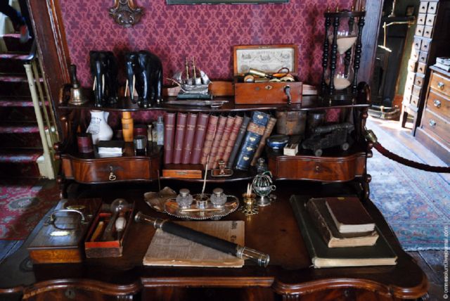 http://relaxic.net/wp-content/uploads/2011/04/sherlock-holmes-14.jpg