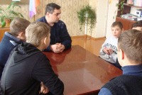 Участковый полиции уважать закон приучает с детства<br><span class=orig><a href='images/pages/11430_0.jpg'>Увеличить фото</a></span>