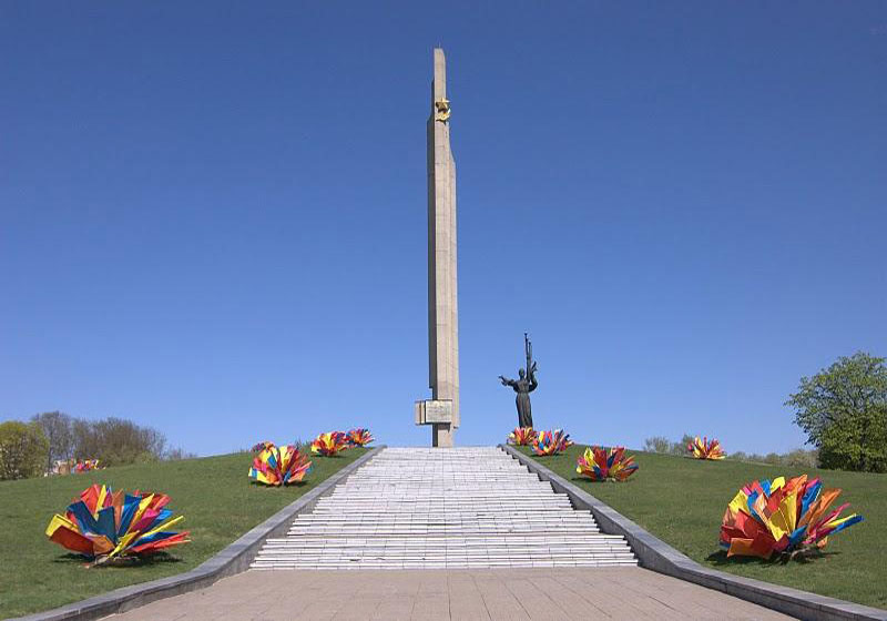 Обелиск "Город-герой", 1985 г.