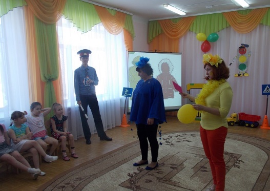 "Перейти к просмотру 3 фото"